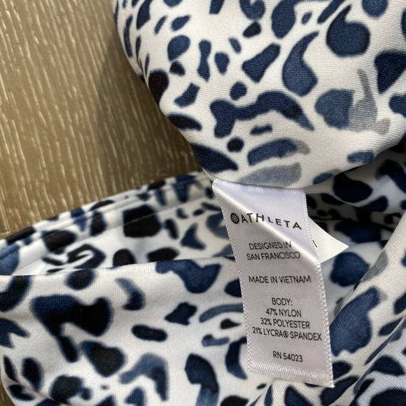 Athleta Eclipse tights in leopard print - Picture 4 of 7